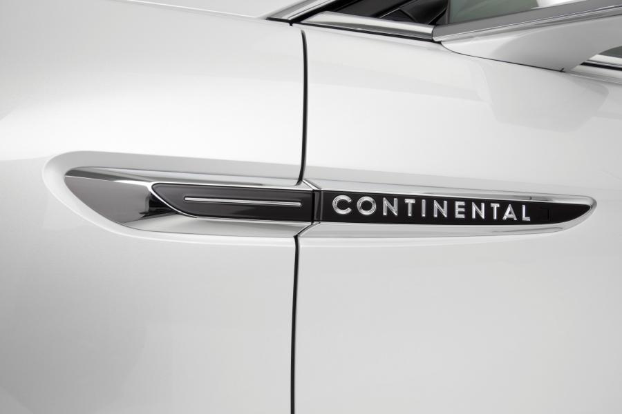 Детали экстерьера Lincoln Continental Black Label 2017 года  (фото 23 из 27)